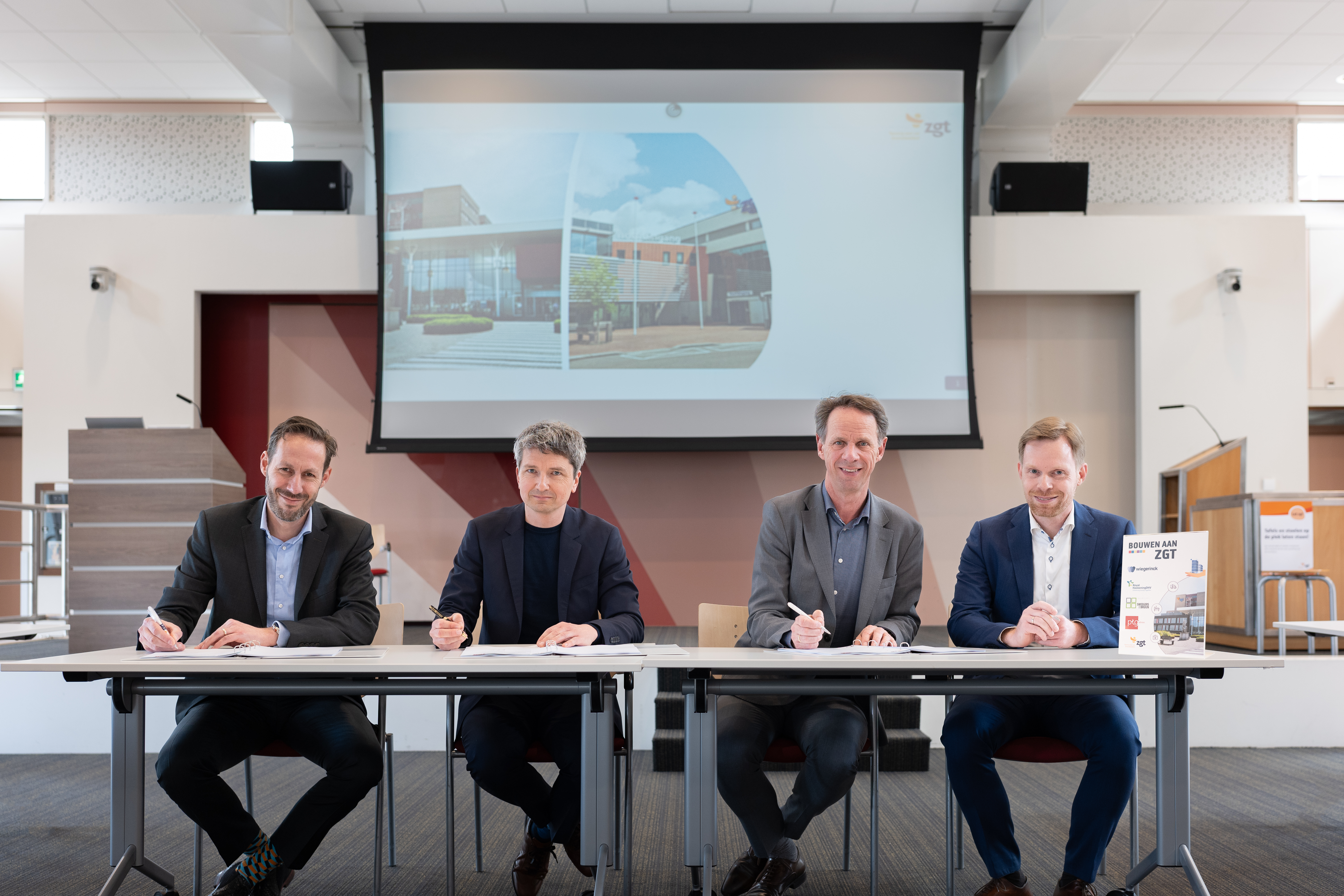 Ondertekening nieuwbouwcontract