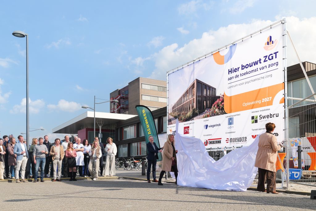 Onthulling bouwbord bericht.jpg