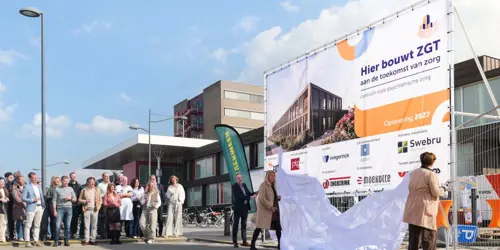 Onthulling bouwbord bericht.jpg